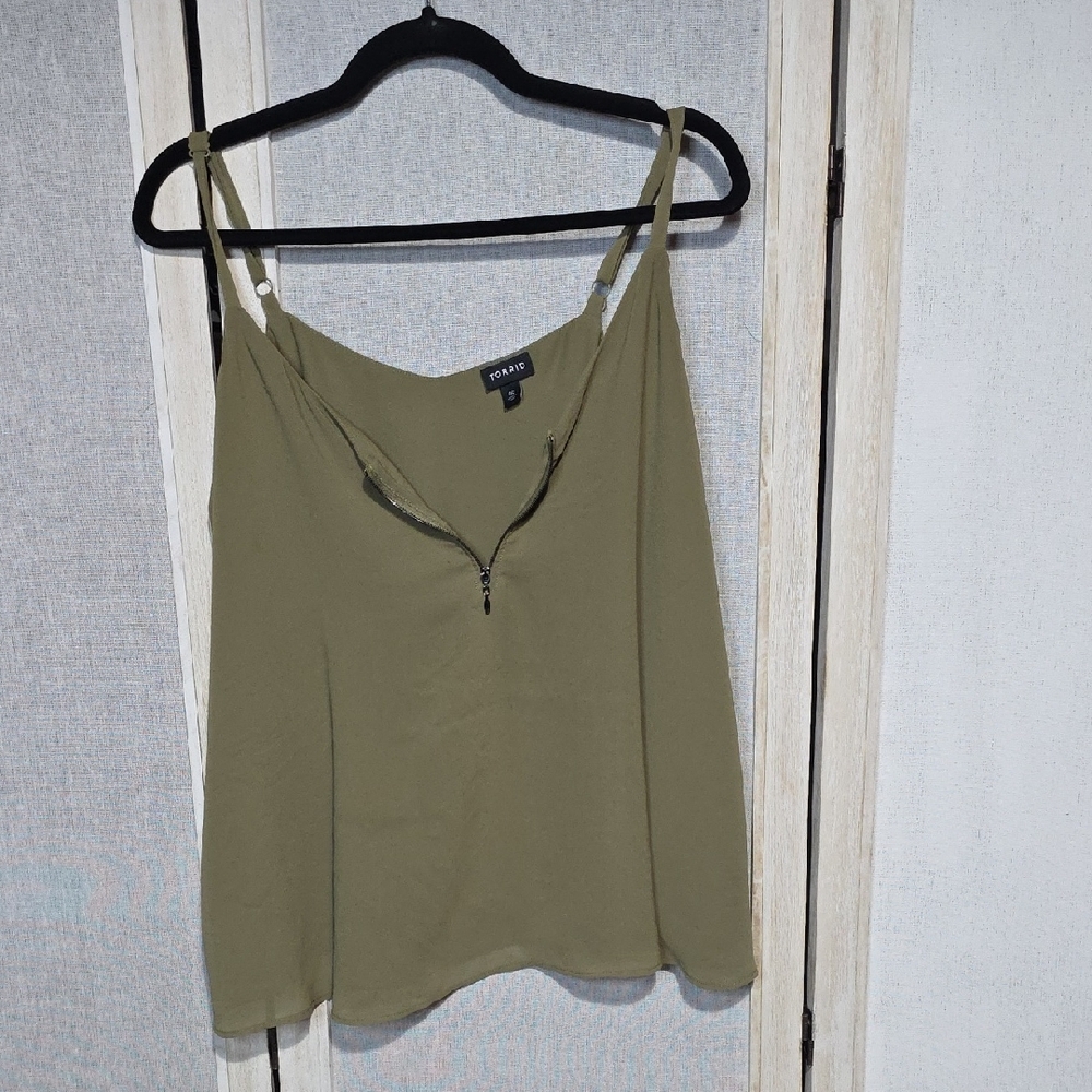 Torrid Olive Green Zip Front Cami Top Adjustable Straps Size 00 M L Plus‎
